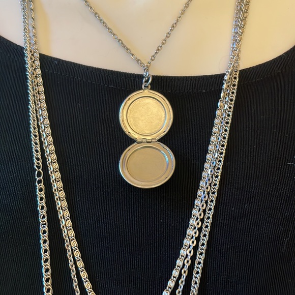 Stunning 1960s silver tone multi-length locket necklace - Picture 3 of 12